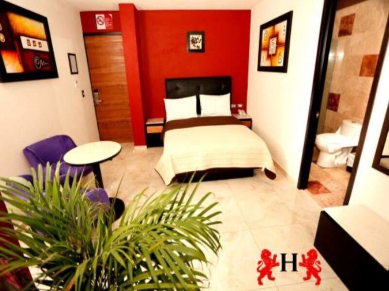 Hotel Leones Puebla Bagian luar foto