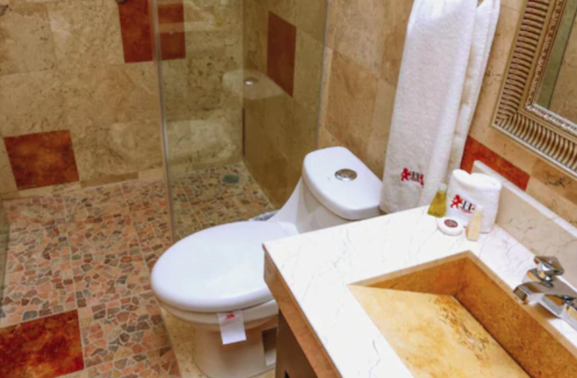 Hotel Leones Puebla Bagian luar foto